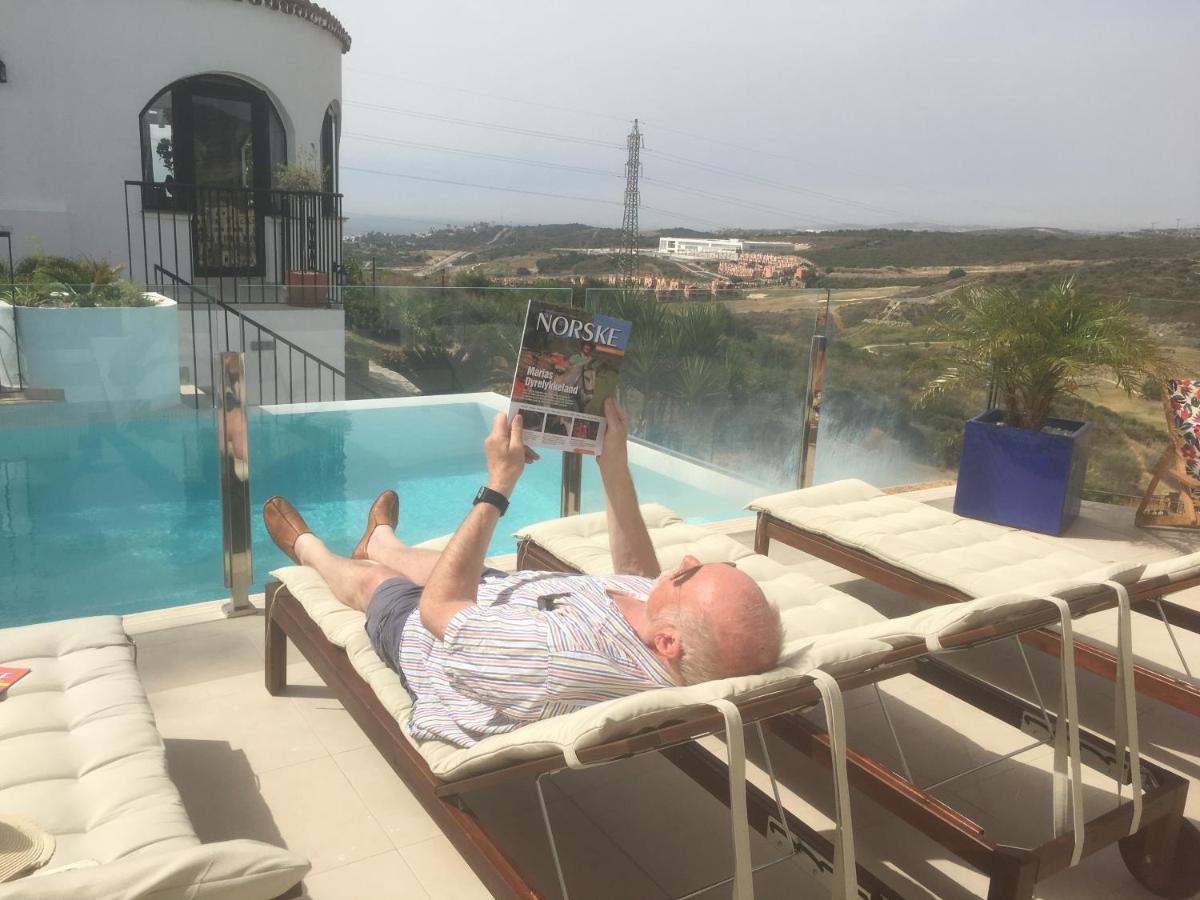 Villa Hesla Estepona Bagian luar foto